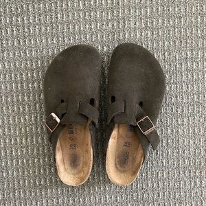 Women’s Birkenstock Boston Suede Soft Bed Clogs Brown Size 36